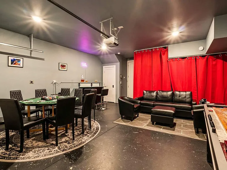 Building's Lounge