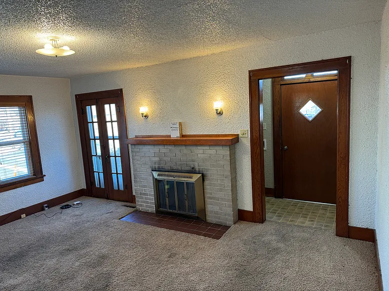 2103 8th Ave — Photo 3