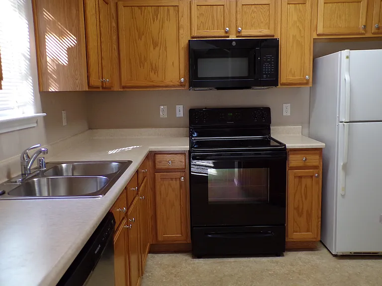 3815 Riviera Grv #101 — Photo 7