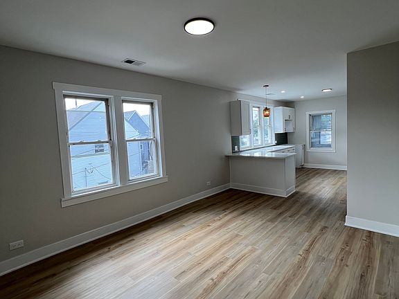 5th image of 646 W 47th Pl #3