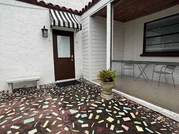 359 Greenbriar Dr APT B, West Palm Beach, FL 33403