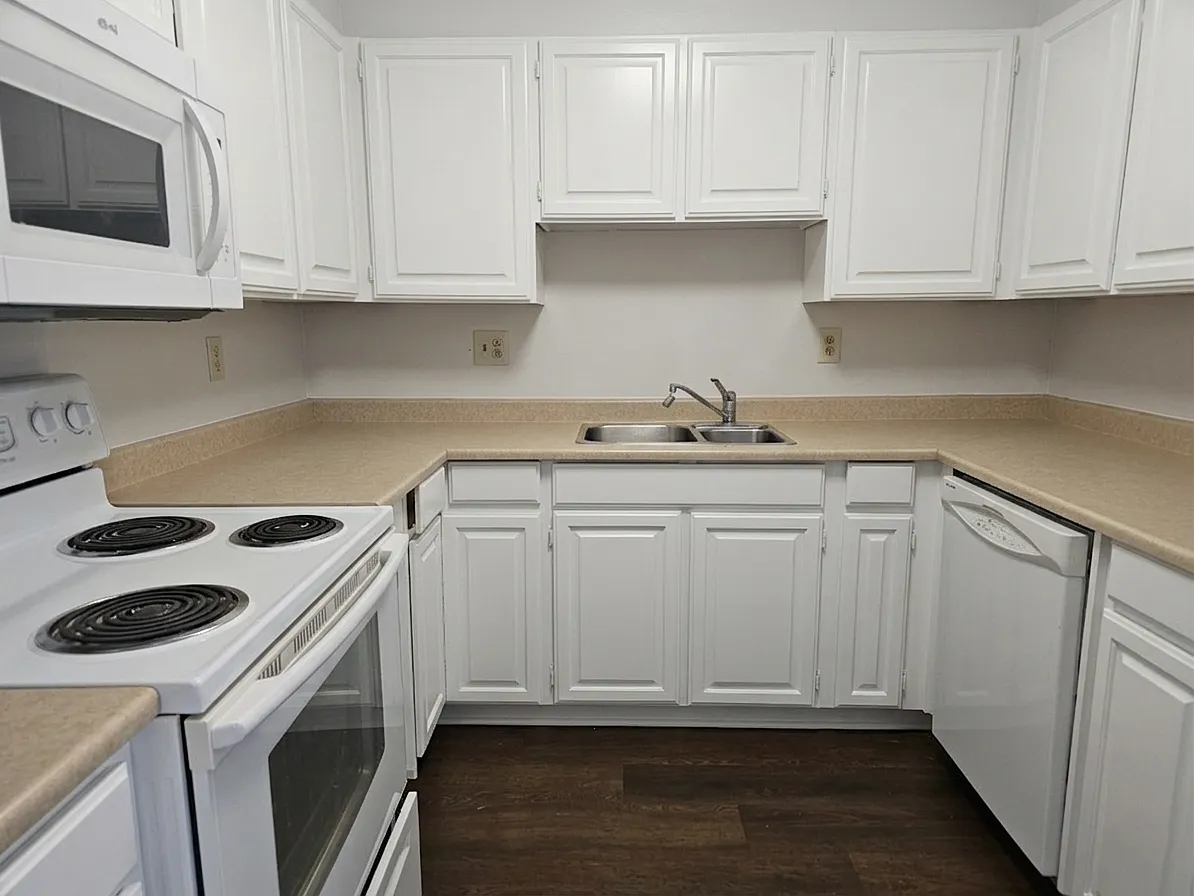 Fairview Apartments — Photo 2