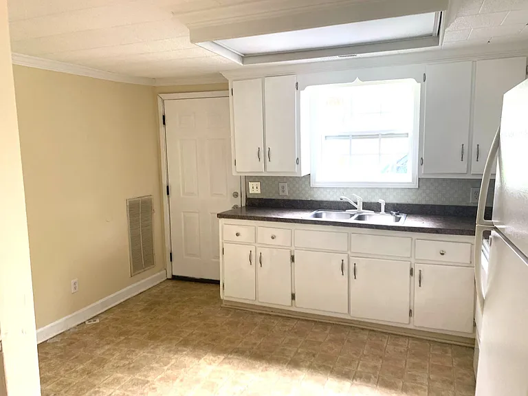 225 Dunnaway St — Photo 7