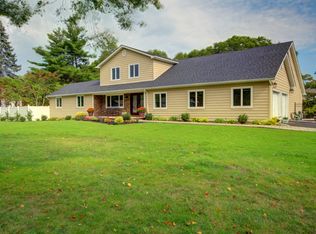27 Coconut Dr, Commack, NY 11725