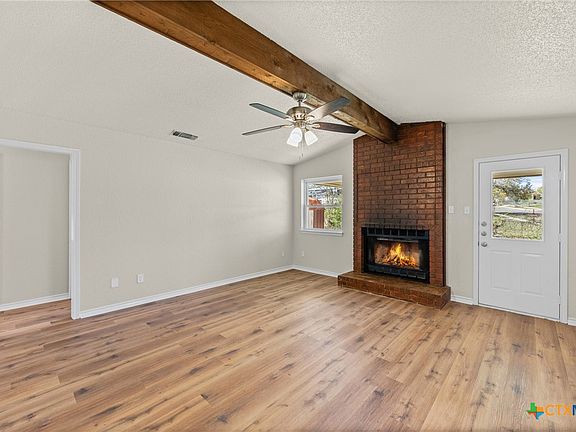 5th image of 121 Bridle Dr
