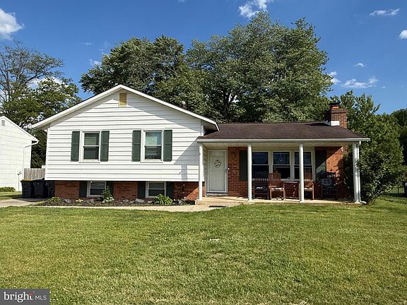 2nd image of 879 Broadfield Dr