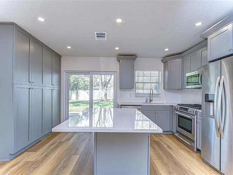 1205 W Hollywood St — Photo 15