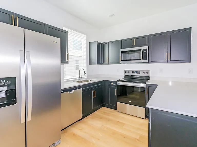 Crescent Townhomes — Photo 6