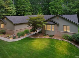 1620 Deanna Dr, Howell, MI 48843