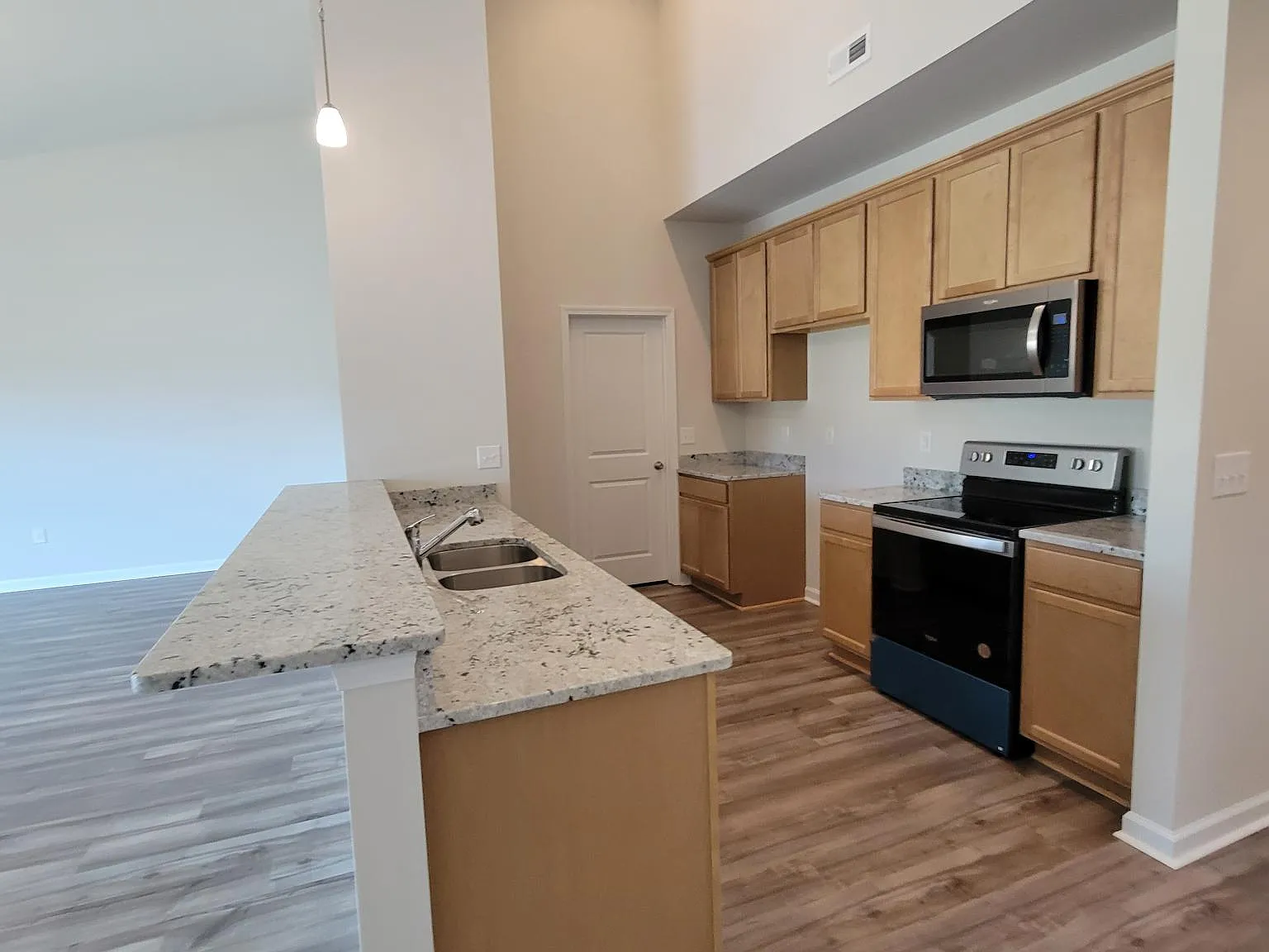 2 bed, 1585 sqft, $1,849 — Photo 3