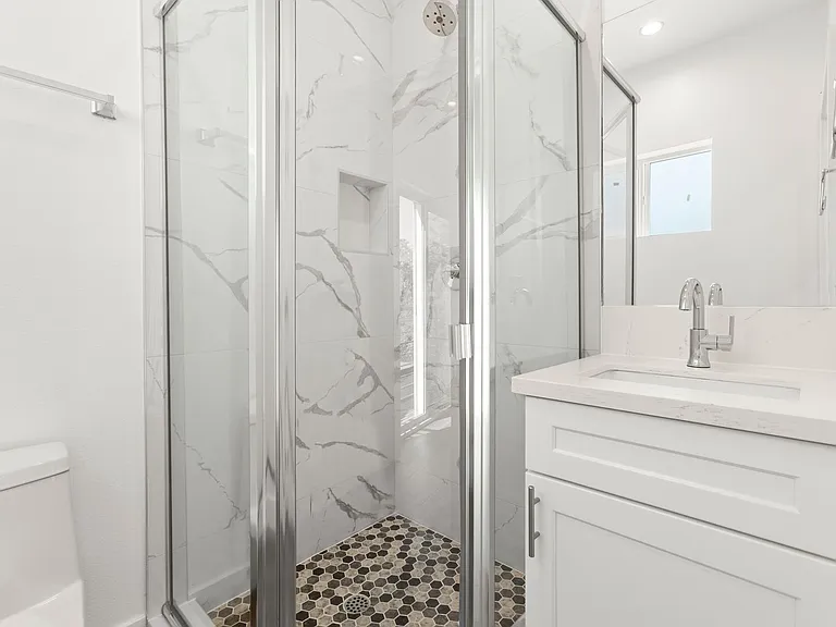 1034 N Oxford Ave — Photo 22
