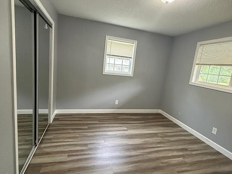 1011 Murphy Rd #8 — Photo 2