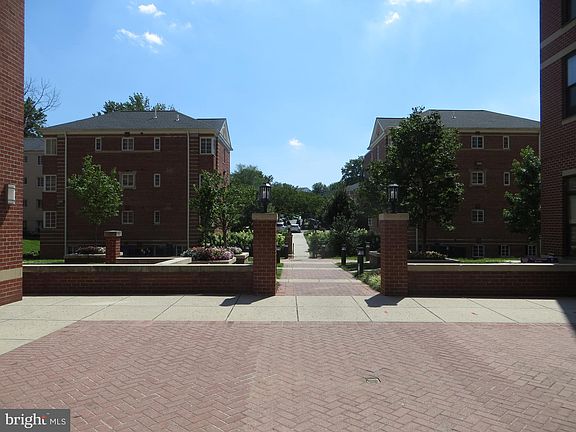 3rd image of 2220 Fairfax Dr APT 610
