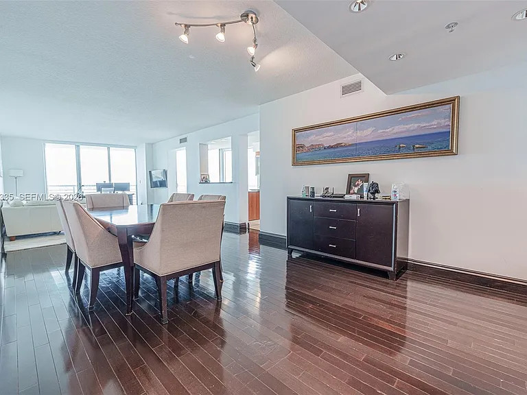 335 Biscayne Blvd #1009 — Photo 21