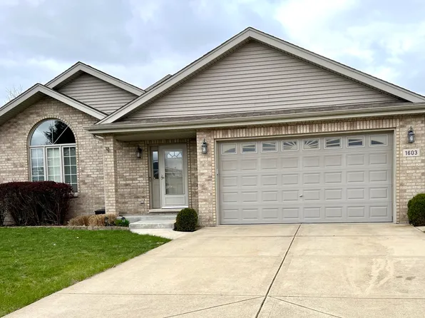 1603 Hunters Run Dr, Bourbonnais, IL 60914