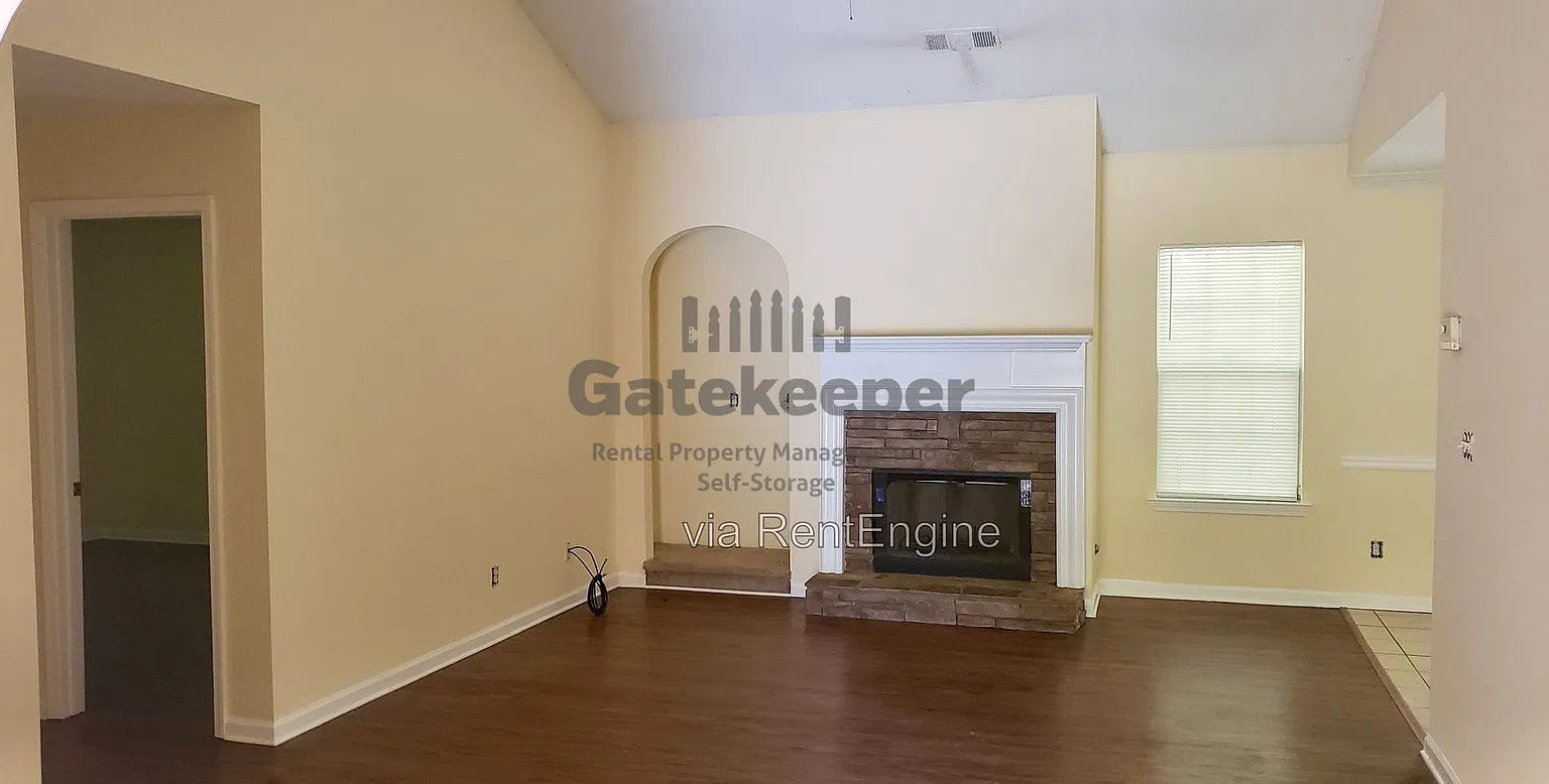 3 bed, 2.0 bath, 1400 sqft, $1,845 — Photo 3