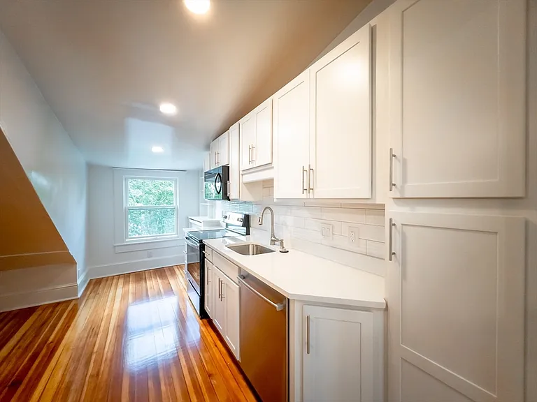 100 Chestnut Ave #3 — Photo 4