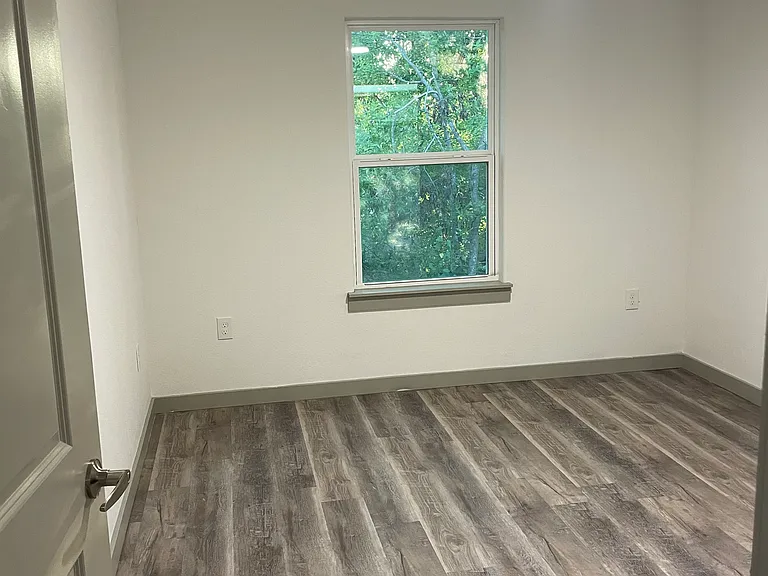 624 Center St #A — Photo 20