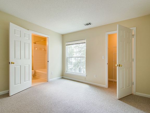 Guest BR has its own bath