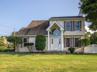 28 Wildwood Dr, Sound Beach, NY 11789