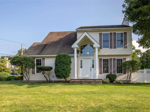 28 Wildwood Drive, Sound Beach, NY 11789