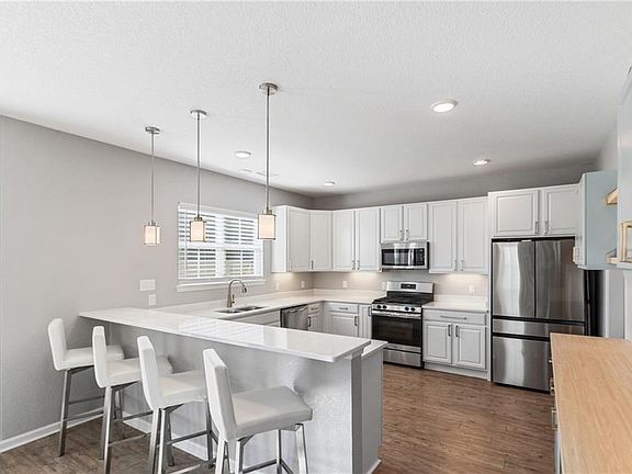 5th image of 511 Cavendish Way