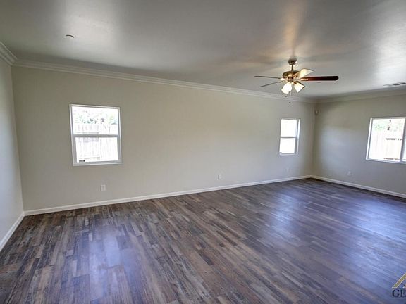5th image of 411 Dagenham Ct