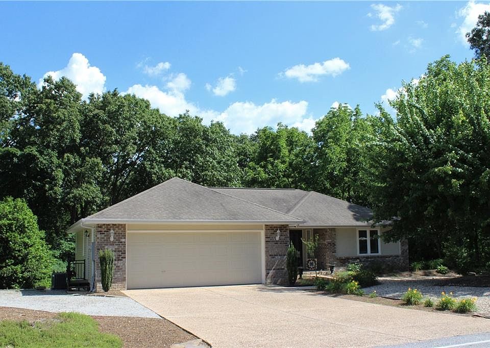 1st image of 5 Renfrew Dr