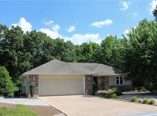 5 Renfrew Dr, Bella Vista, AR 72715