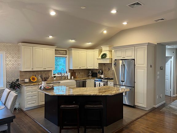 2nd image of 56 Jefferson Pl