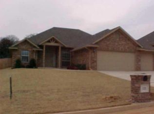 121 Stone Crk, Midwest City, OK 73130