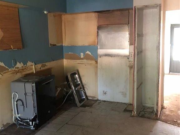 5th image of 250 Ezekial Ave
