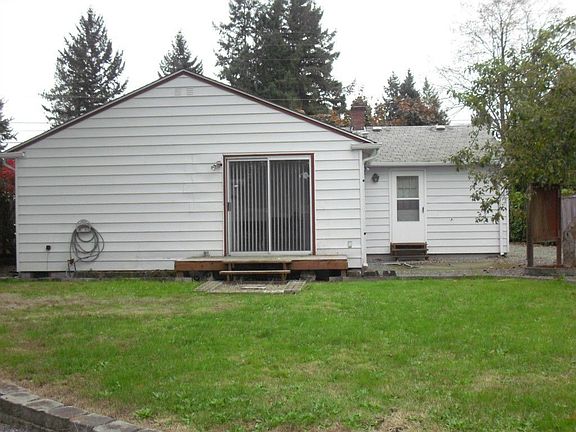5th image of 6819 Sacramento St SW