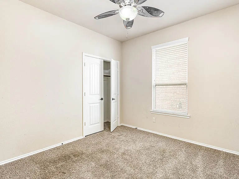208 Whitman Dr — Photo 17