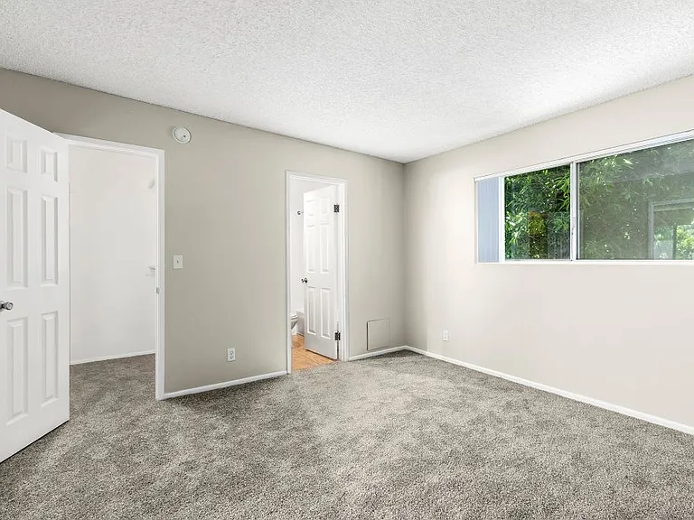 Topanga Canyon Apartments — Photo 30
