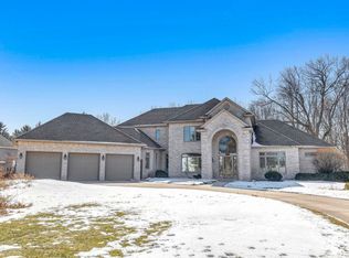 1401 Finch Ln, Green Bay, WI 54313