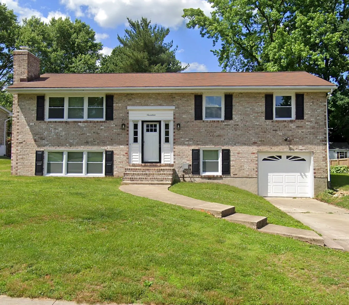 17 Edgehill Ct — Photo 1