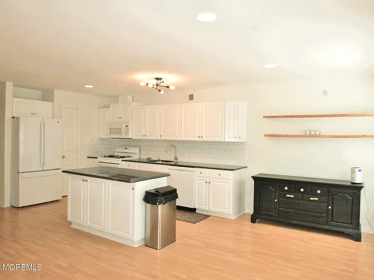 574 Beachway Ave #7 — Photo 5