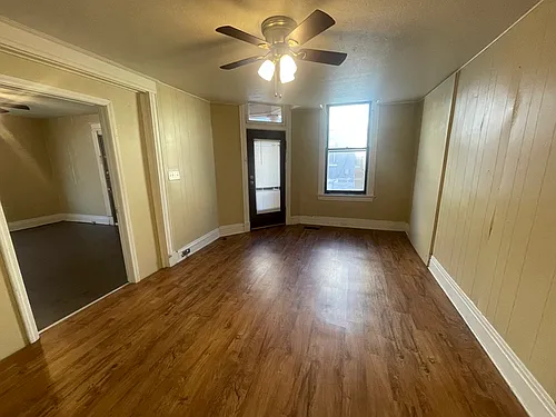 218 E 9th St #1 Photo 1