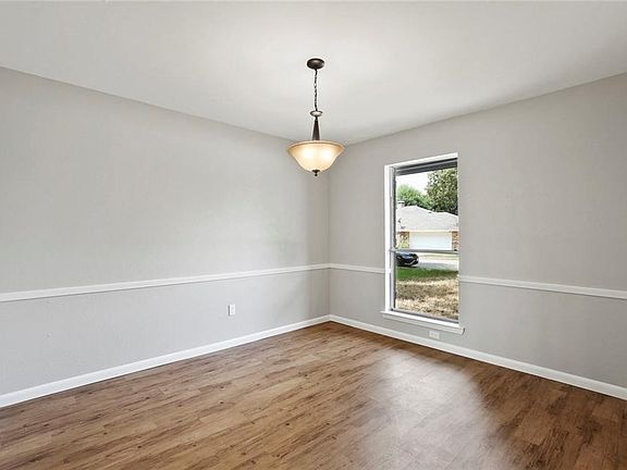 5th image of 1004 Almond Dr