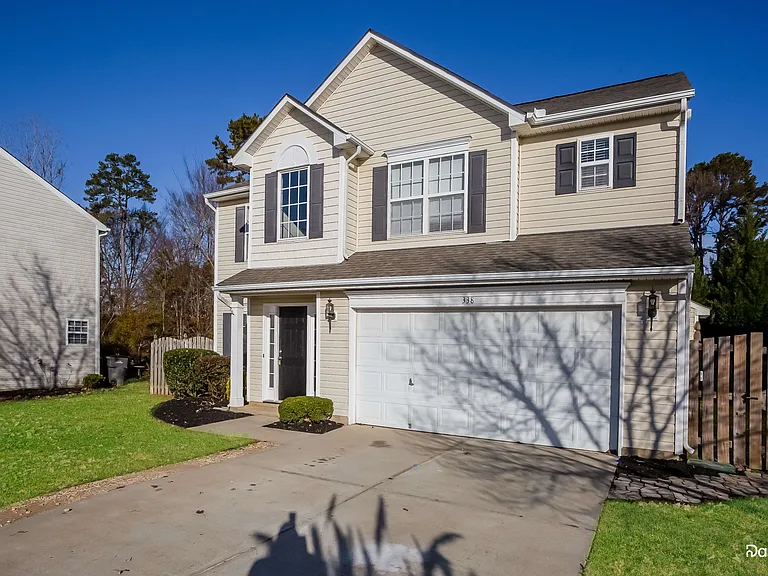 338 Courtland Ct — Photo 3