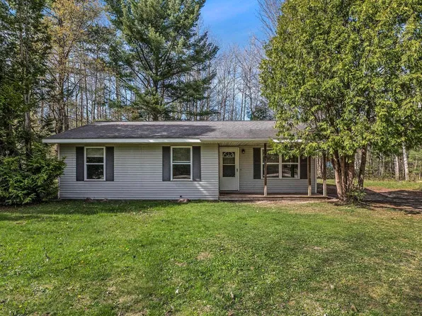 7401 Red Maple Dr, Cadillac, MI 49601