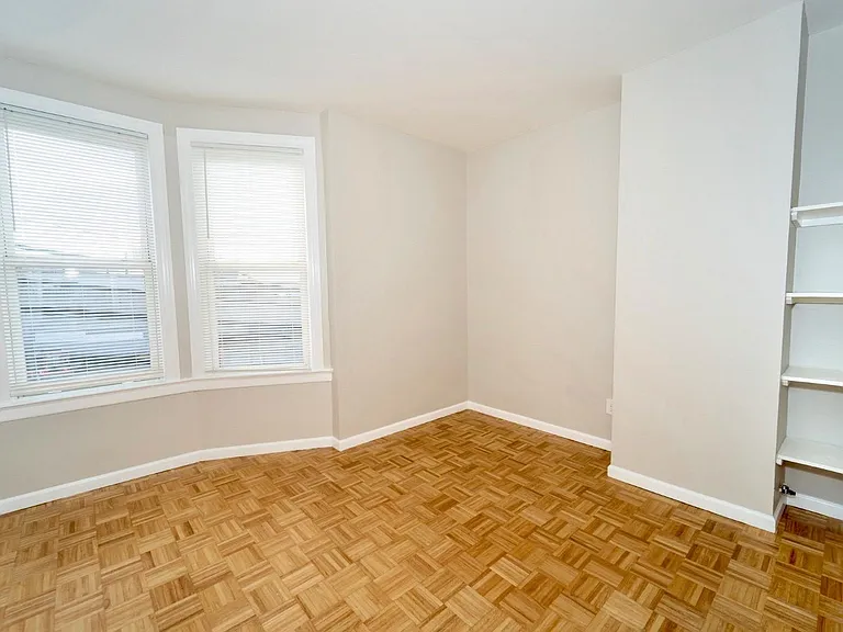 420 Saint Pauls Ave #1R — Photo 3