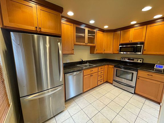 5th image of 215 South Ln