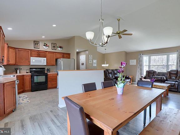 5th image of 235 W Meadow Ave