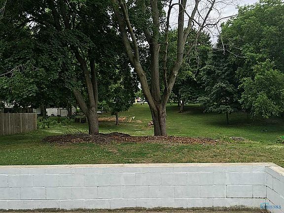 4th image of 318 N Elm St