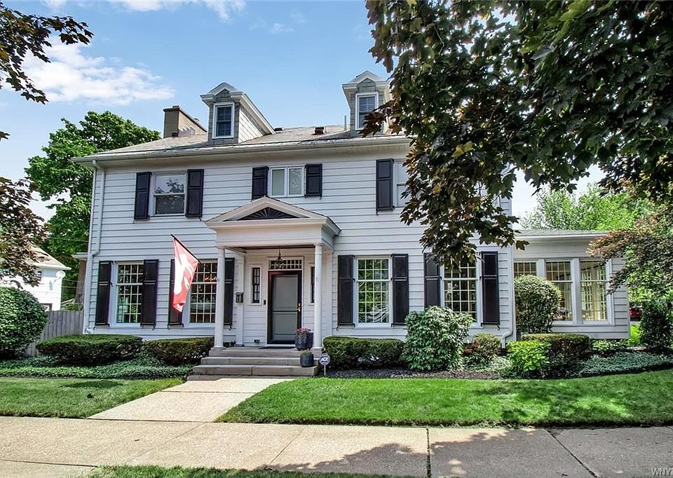 1st image of 143 Woodbridge Ave