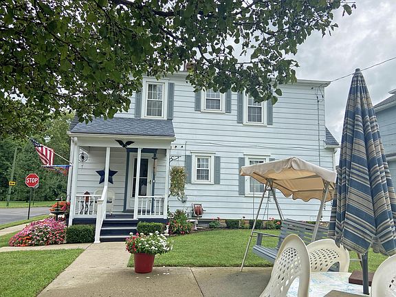 3rd image of 402 S Clay St