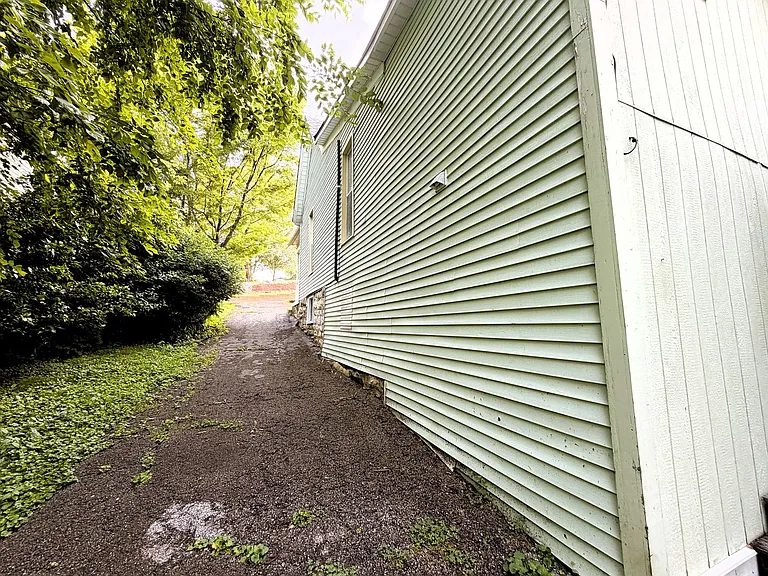 425 E Walnut St — Photo 18