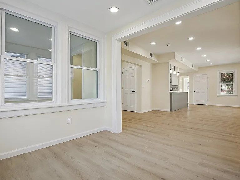4 Lincoln Pl — Photo 7